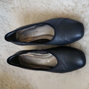 Ladie's navy blue slip on heeled shoes